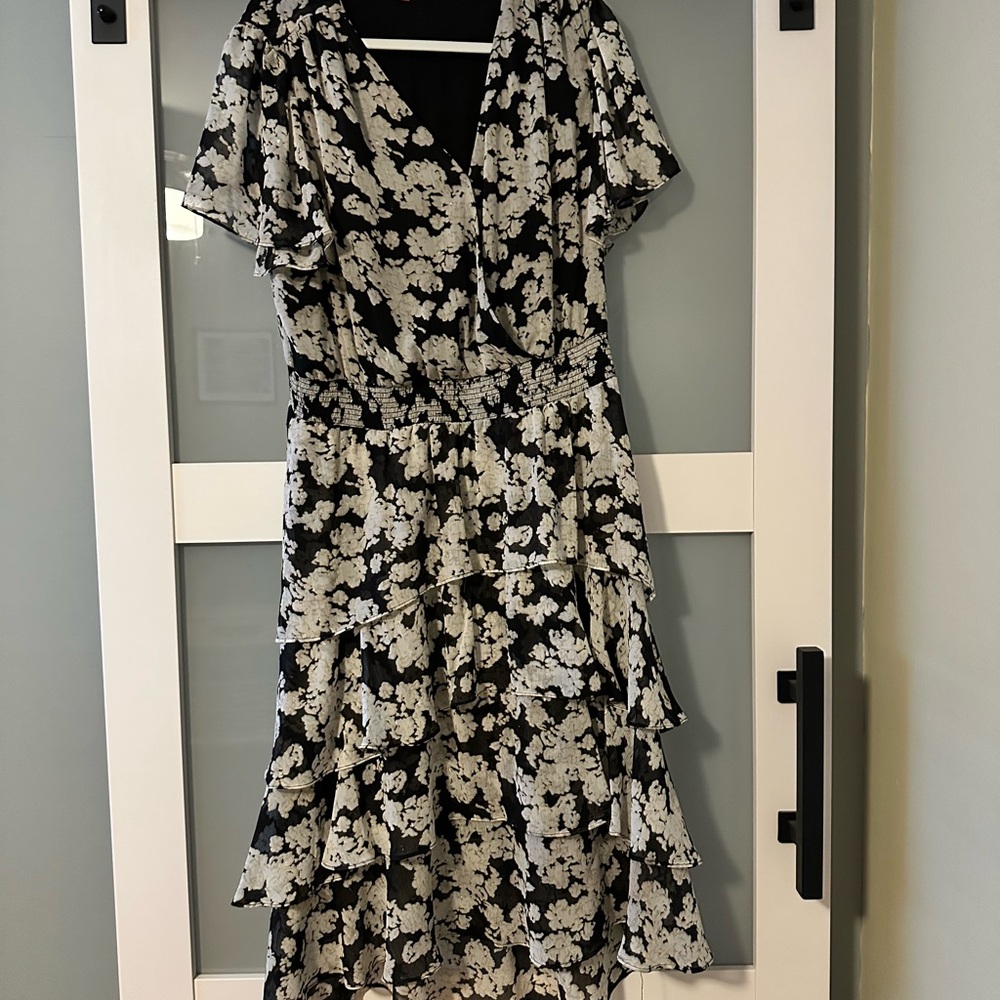 Vince Camuto Floral Tiered Flutter Sleeve Dress